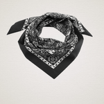 Batic bumbac, imprimeu floral, 70 x 70 cm Negru fotografia produsului View 4 S