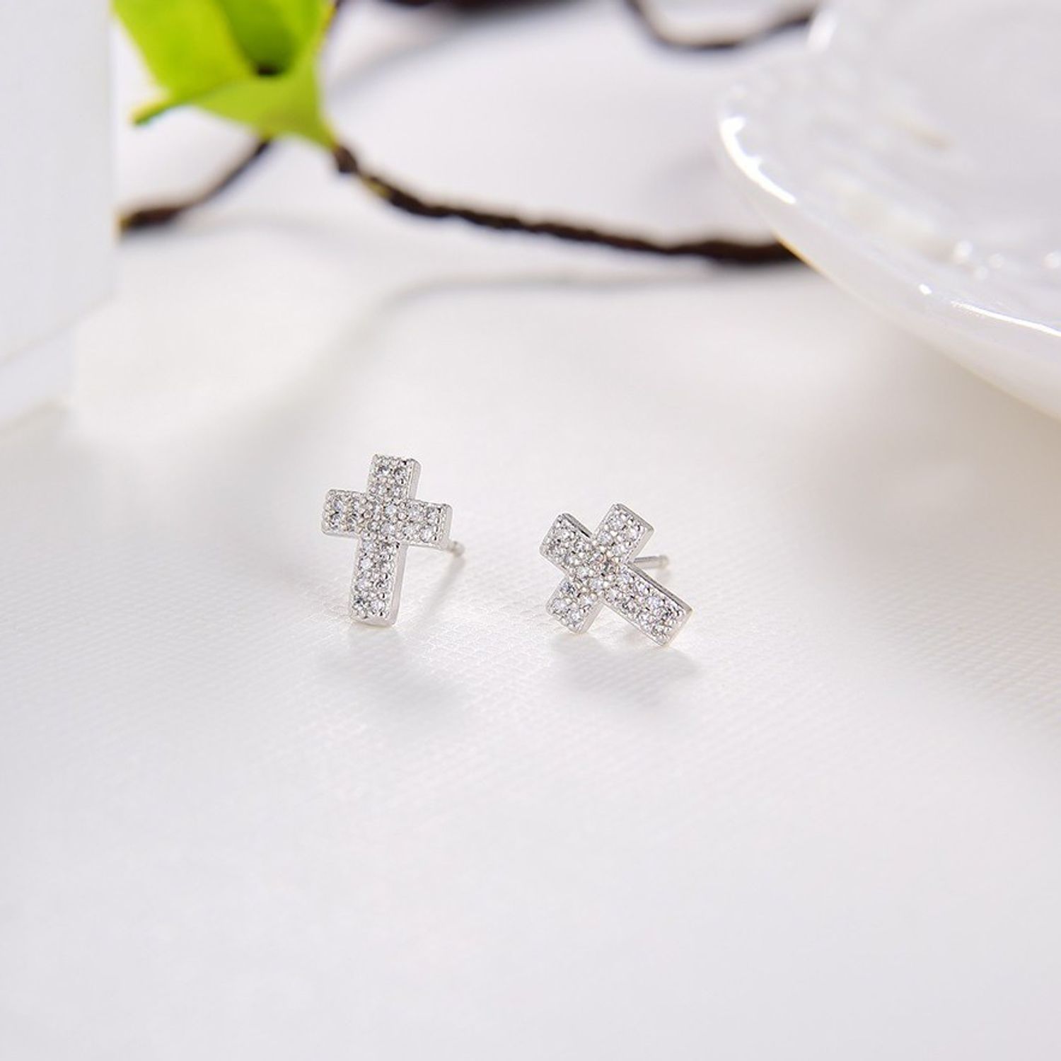 Cercei argint 925, JW26, model cruce, cu cristale fotografia produsului View 2 L