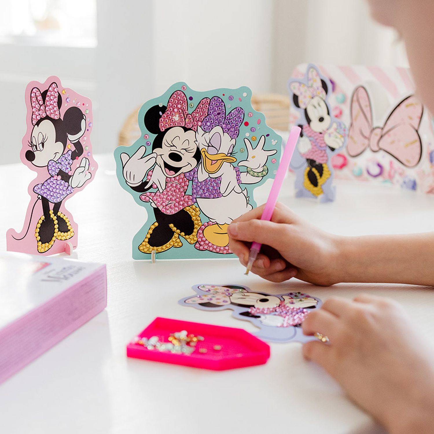 Set creativ diamond painting Disney Minnie Mouse fotografia produsului View 4 L
