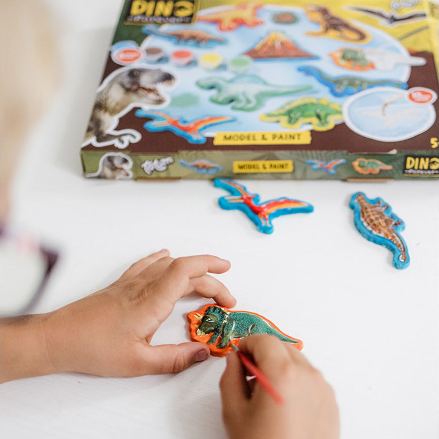 Set creativ DIY Modeleaza si picteaza dinozauri fotografia produsului View 3 L