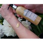 Lotiune de corp naturala si vegana cu sclipici fin auriu Cura Nostrum, intens hidratanta cu acid hialuronic fotografia produsului View 4 S