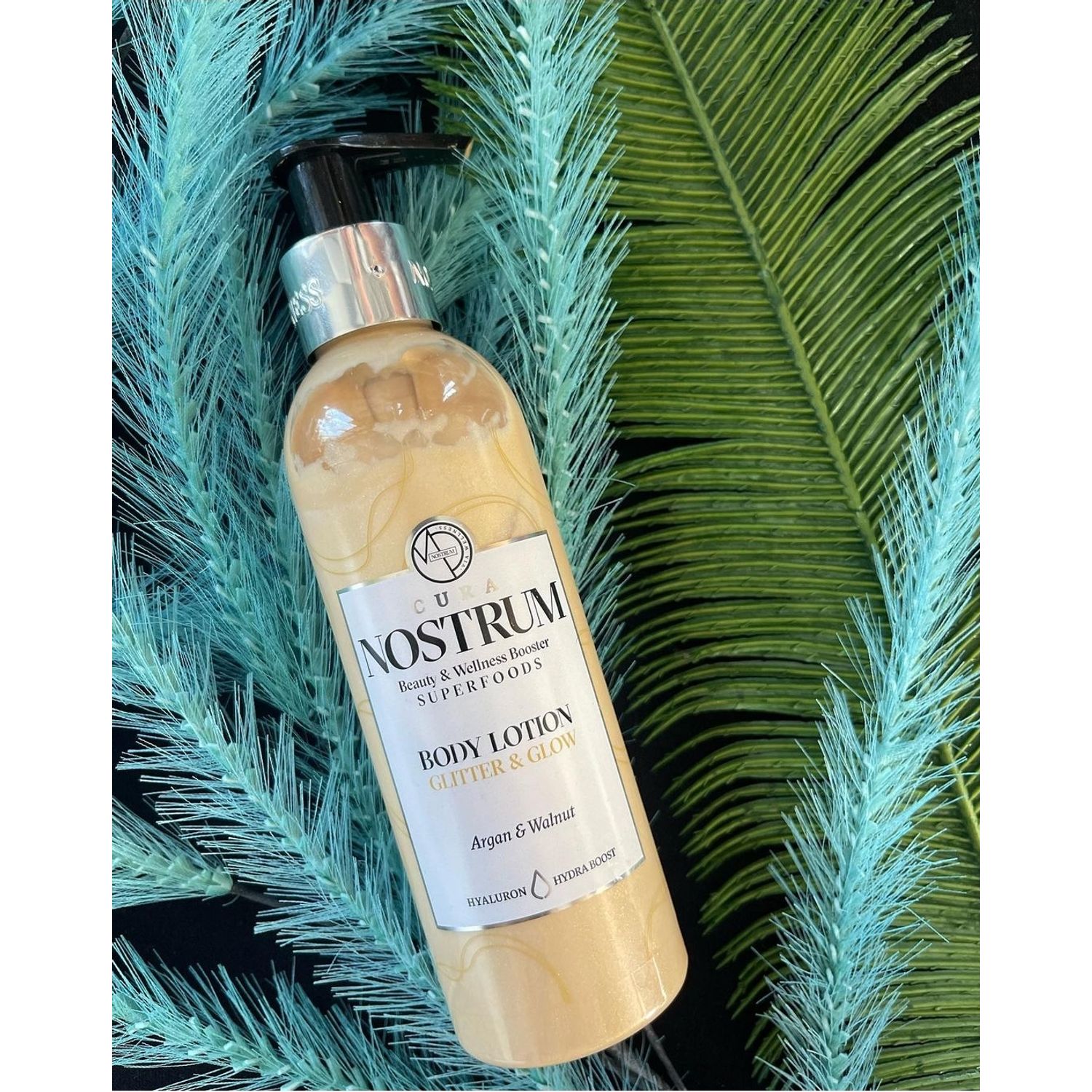 Lotiune de corp naturala si vegana cu sclipici fin auriu Cura Nostrum, intens hidratanta cu acid hialuronic fotografia produsului View 2 L