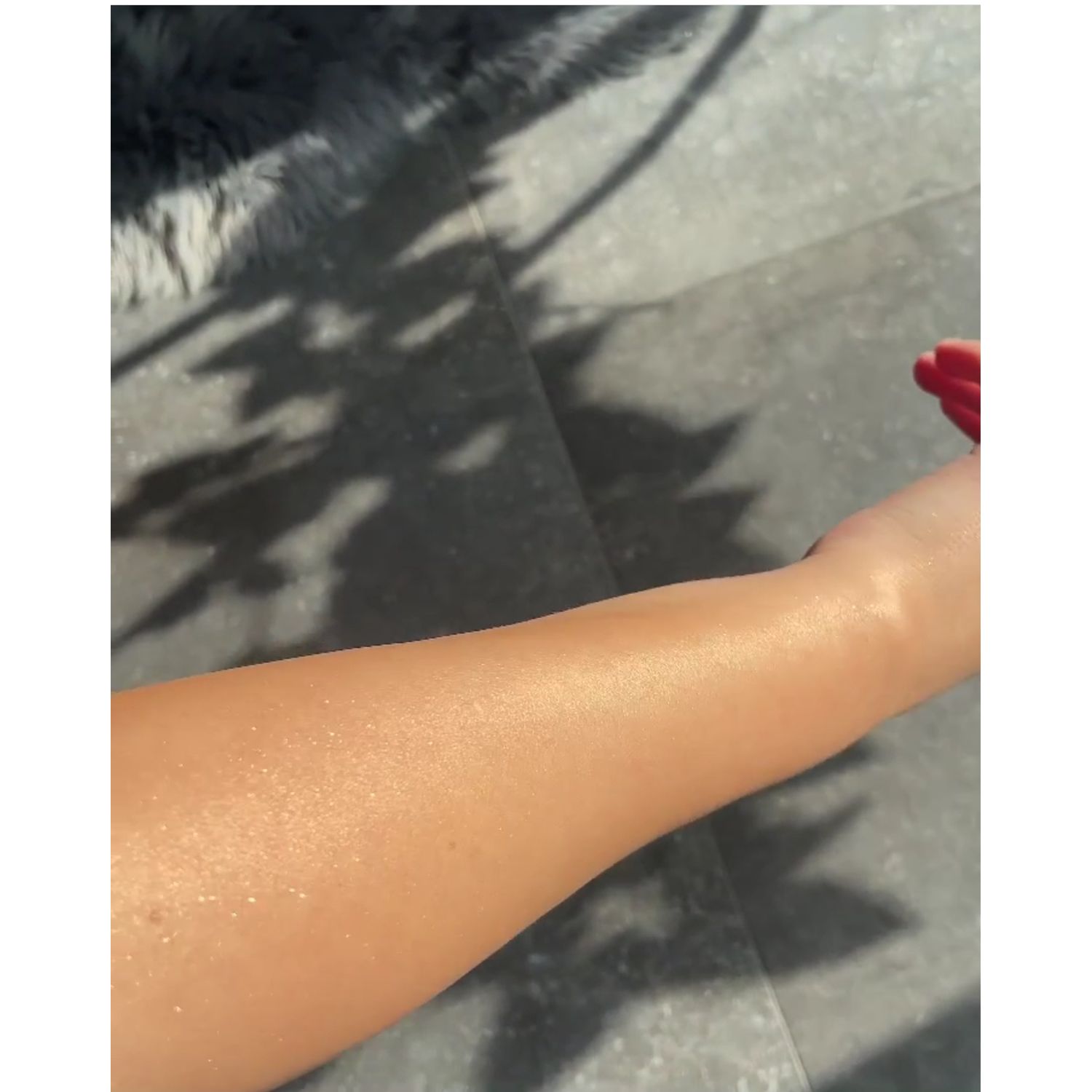 Lotiune de corp naturala si vegana cu sclipici fin auriu Cura Nostrum, intens hidratanta cu acid hialuronic fotografia produsului View 5 L