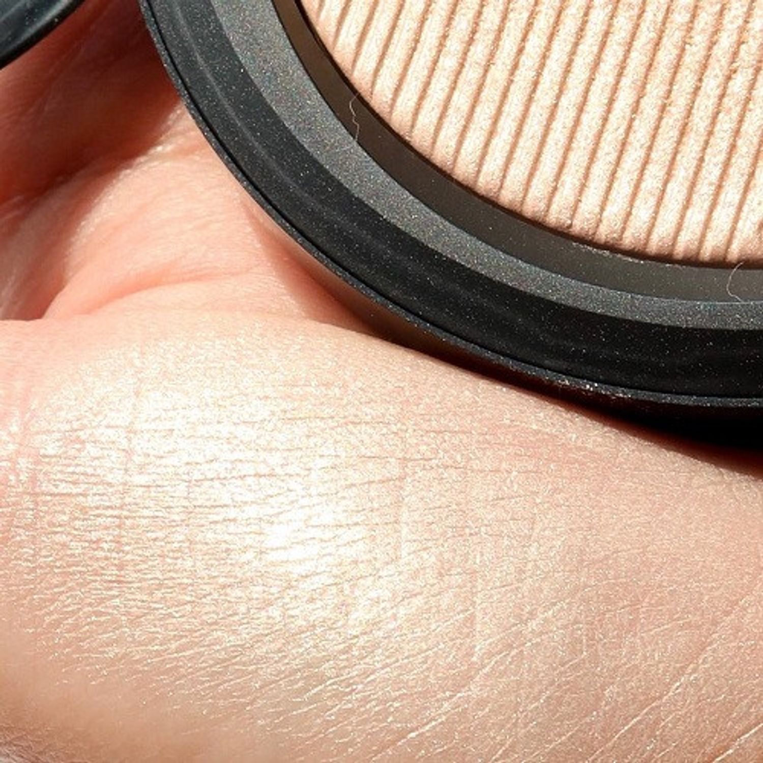 Iluminator, MAC, Extra Dimension, Iced Apricot, Ambalaj Negru, 9 g fotografia produsului View 3 L