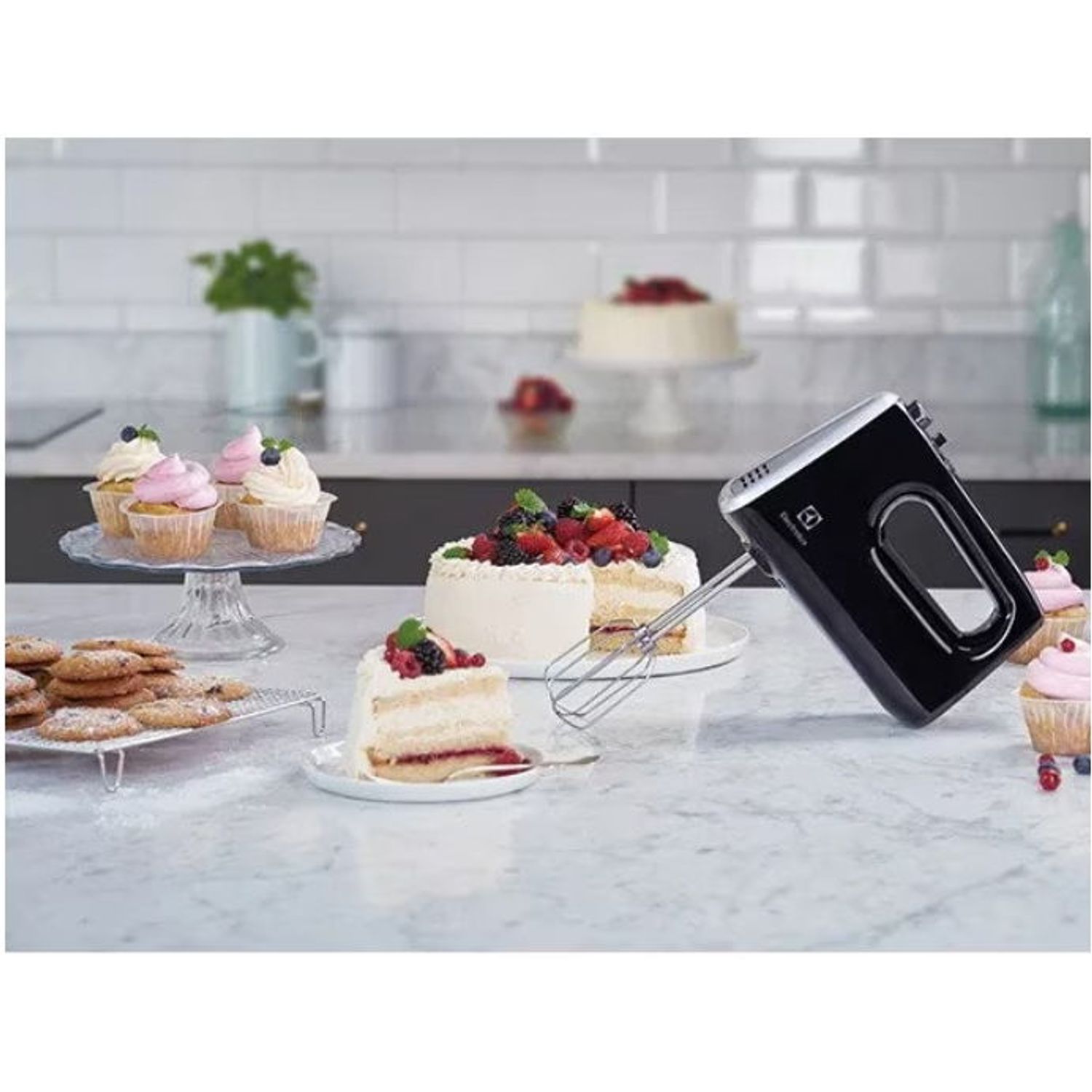 Mixer de mana Electrolux EHM3310, 450 W, 5 Trepte de viteze (Negru/Argintiu) fotografia produsului View 3 L