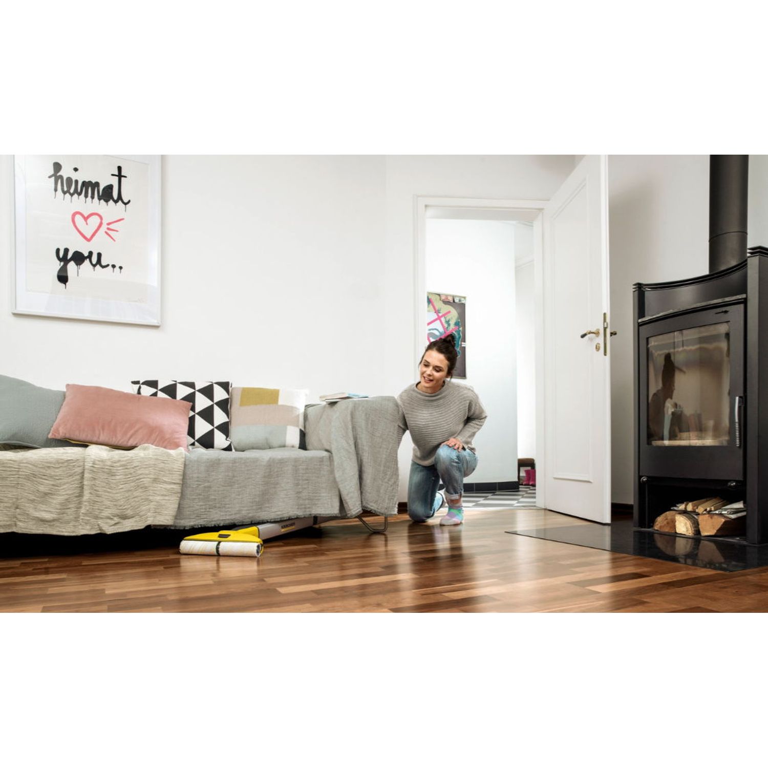 Mop electric Karcher EWM 2 1.056-300.0, 360 ml, Recomandat pentru incaperi de pana la 60 mp (Negru/Galben) fotografia produsului View 8 L