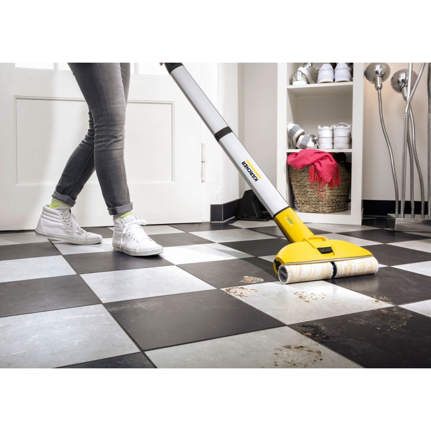 Mop electric Karcher EWM 2 1.056-300.0, 360 ml, Recomandat pentru incaperi de pana la 60 mp (Negru/Galben) fotografia produsului View 6 L