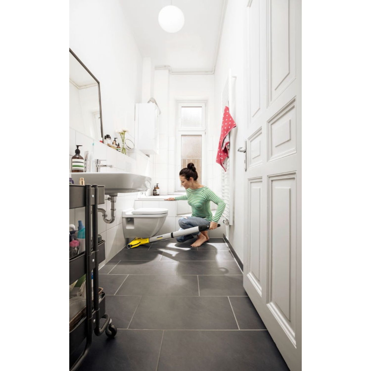 Mop electric Karcher EWM 2 1.056-300.0, 360 ml, Recomandat pentru incaperi de pana la 60 mp (Negru/Galben) fotografia produsului View 4 L