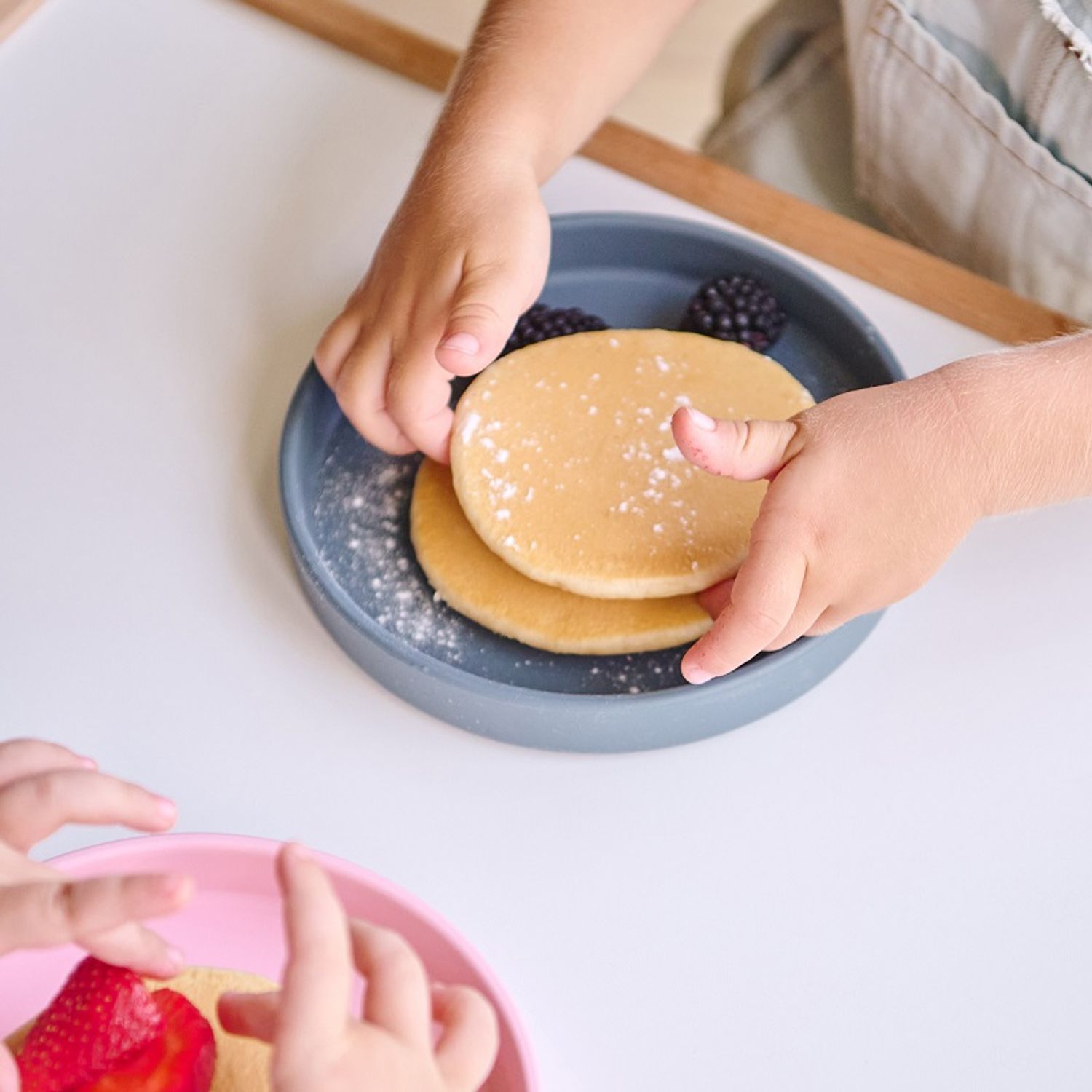 Farfurie Minikoioi, 100% Premium Silicone – Velvet Rose fotografia produsului View 2 L