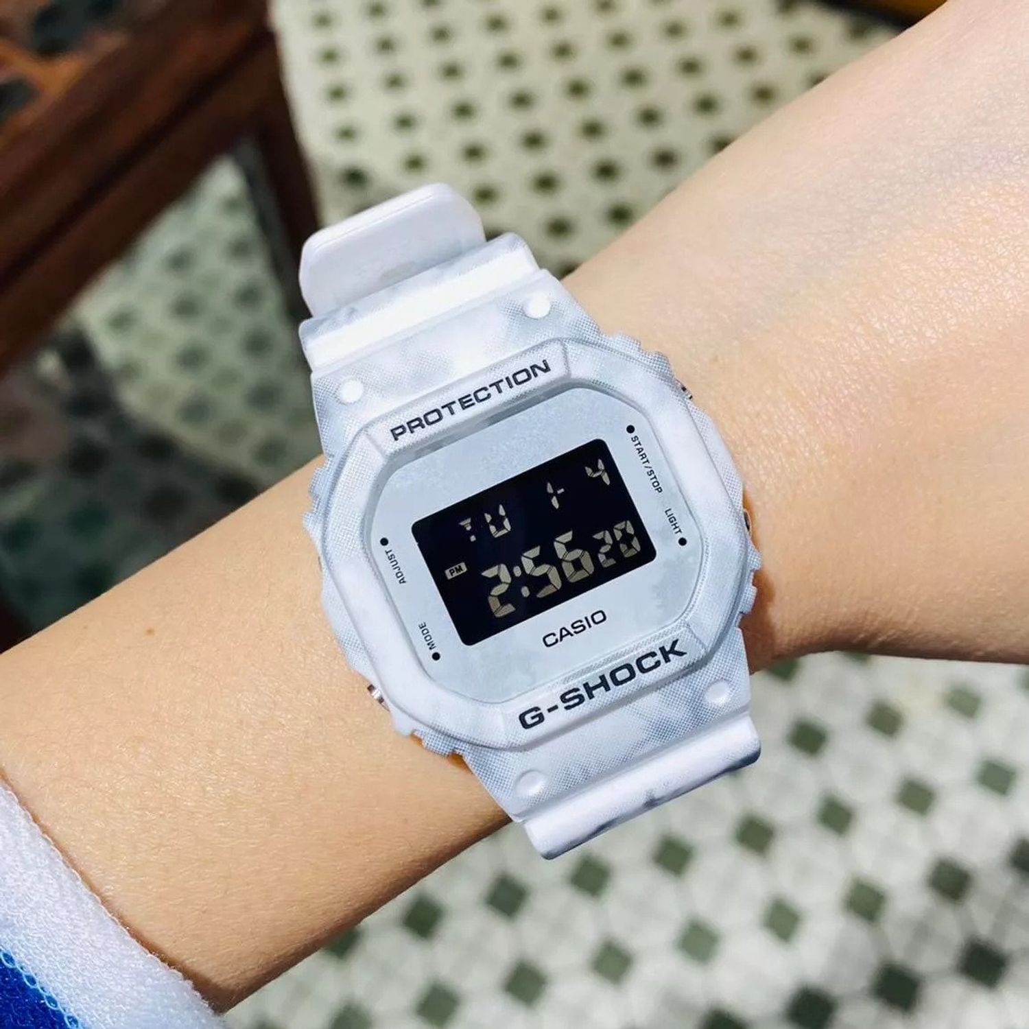 Ceas Barbati, Casio G-Shock, The Origin DW-5600GC-7ER fotografia produsului View 2 L