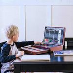 Set 142 piese pictura, pixuri de colorat, creioane colorate si vopsele de pictura, geanta de transport din LEMN MASIV fotografia produsului View 3 S